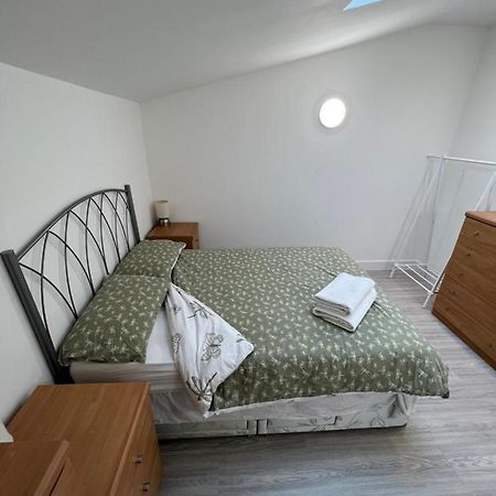 Double Room With En Suite Brand New Лондон Экстерьер фото